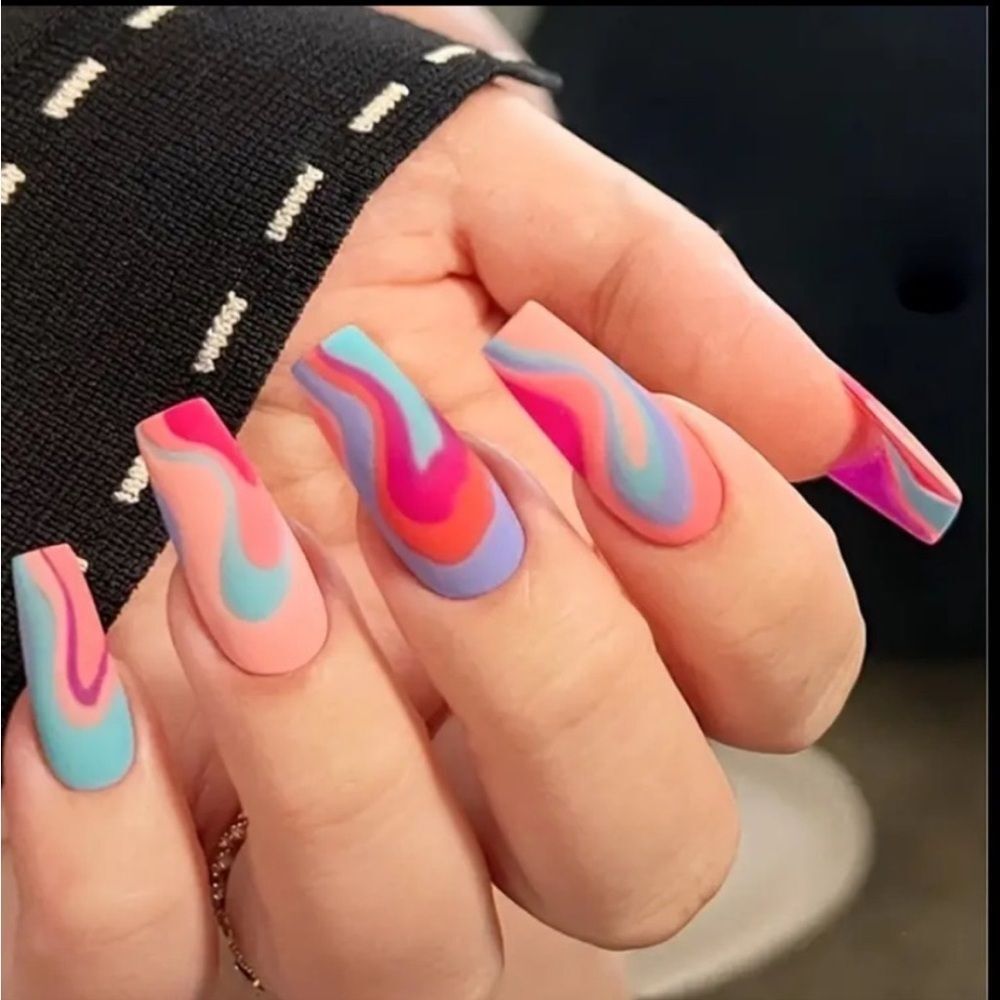 NEW💘 SET of press on nails✨